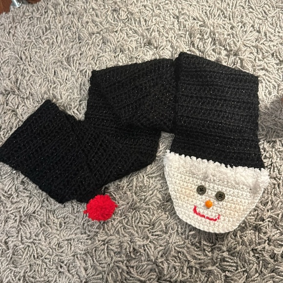 Bundle Handmade crochet Snowman scarf and Bridgewater Candle Company - Picture 2 of 4